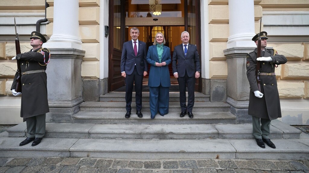 Minister of Defence Jaromír Zůna introduced to office